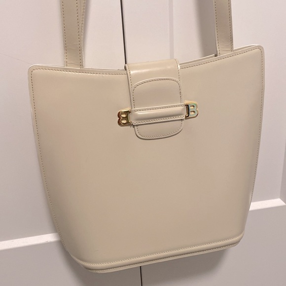 Bally Handbags - EUC [BALLY] Smooth Leather Vintage Bucket Shoulder Handbag - True Luxury!